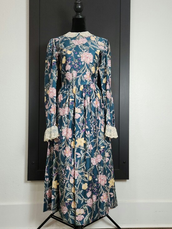 Norman Shurmaker Dresses & Skirts - Beautiful Vintage Norman Shurmaker Floral Maxi Dress (Size 6)